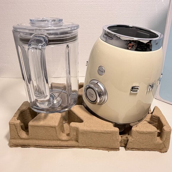 SMEG Retro Blender Glossy Cream BPA-Free - Picture 2 of 10